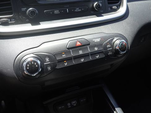 Used 2017 Kia Sorento FWD image 16