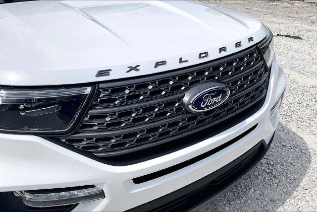 Used 2024 Ford Explorer XLT w/ Equipment Group 202A AWD/4WD image 29