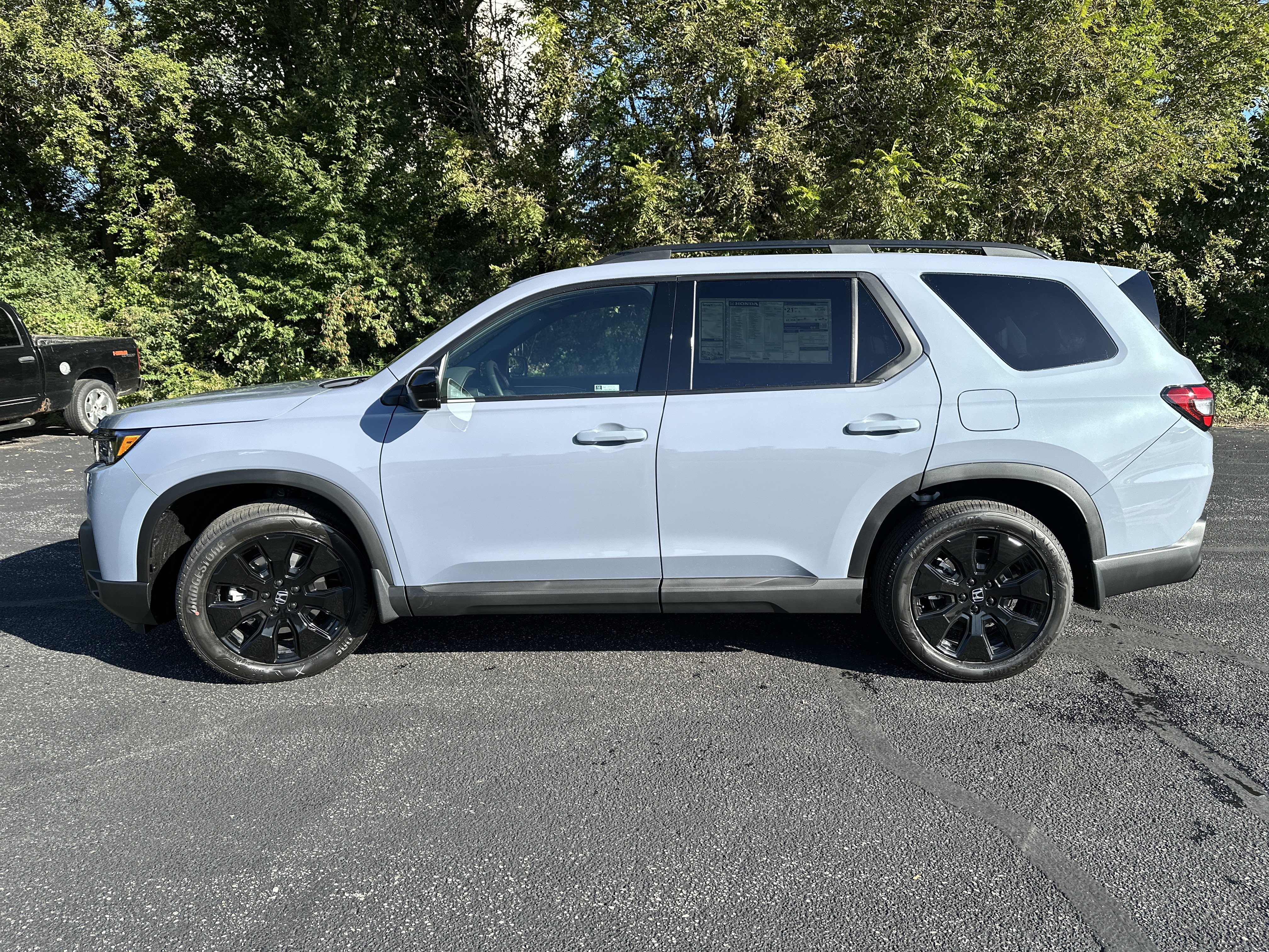 New 2026 Honda Pilot Black Edition image 4