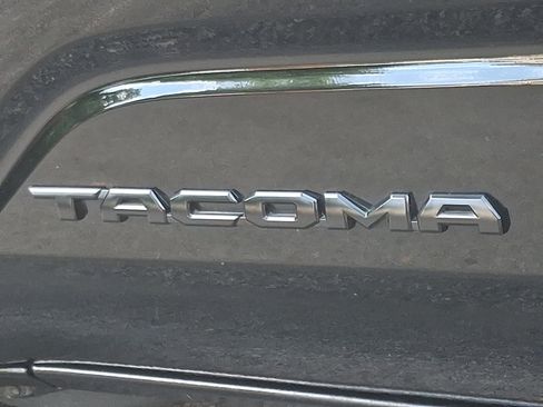 Used 2025 Toyota Tacoma TRD Sport AWD/4WD image 29