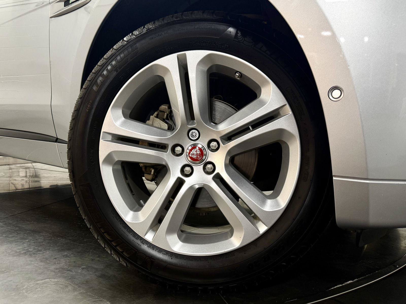 Used 2018 Jaguar F-PACE R-Sport AWD/4WD image 11