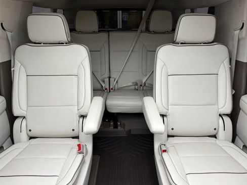 Used 2024 GMC Yukon XL Denali w/ Advanced Technology Package image 40