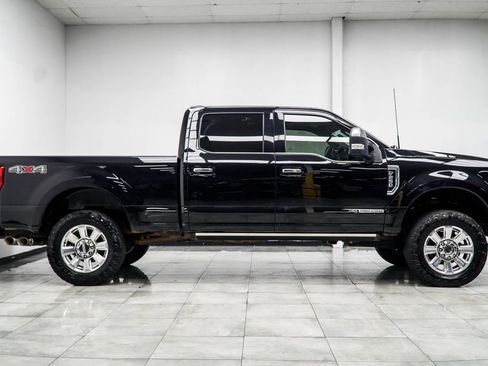 Used 2022 Ford F250 Platinum AWD/4WD image 2