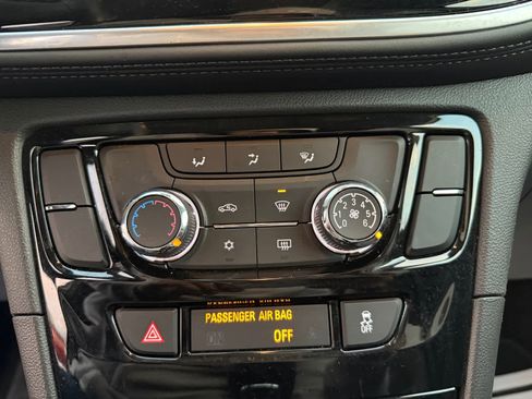 Used 2022 Buick Encore Preferred w/ Safety Package image 25