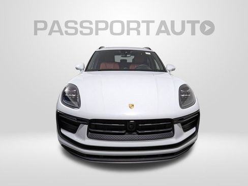 Used 2024 Porsche Macan Base image 9