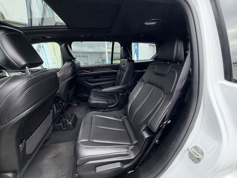 Used 2024 Jeep Grand Cherokee L Limited w/ Luxury Tech Group II image 10