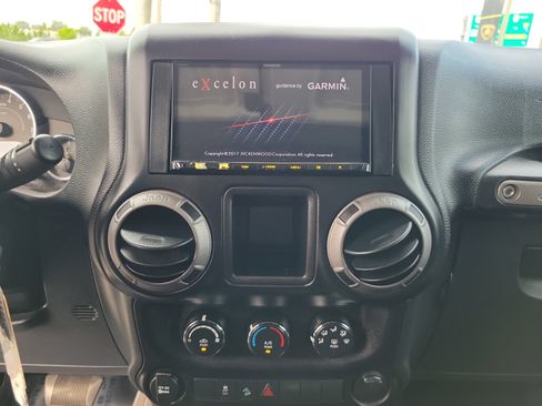 Used 2016 Jeep Wrangler Unlimited Sport w/ Connectivity Group AWD/4WD image 20