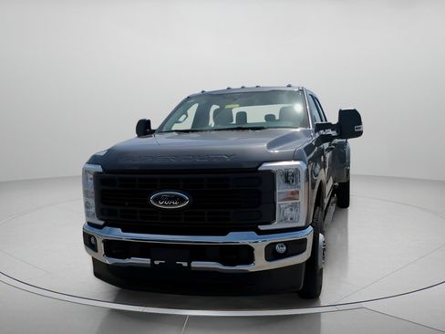 New 2026 Ford F350 XL w/ XL Chrome Package image 9