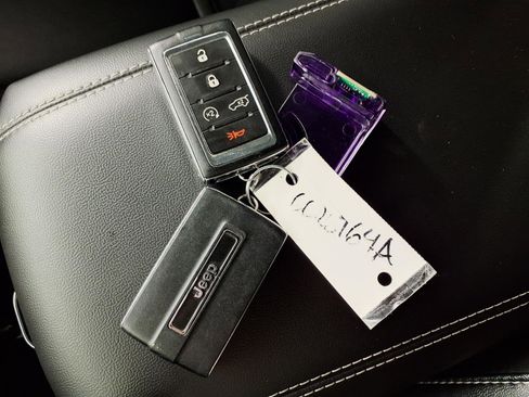 Used 2021 Jeep Grand Cherokee L Limited image 24