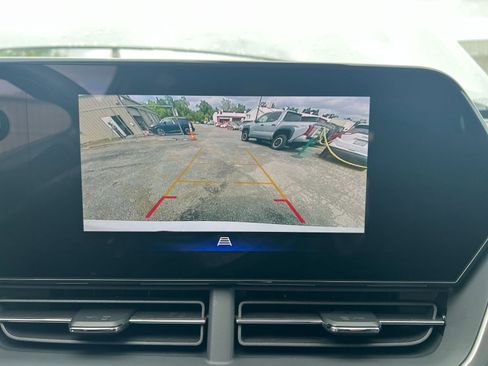 Used 2025 Chevrolet Trax LT FWD image 22