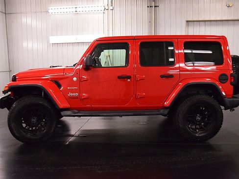 Used 2019 Jeep Wrangler Unlimited Sahara w/ Uconnect 4C Nav & Sound Group image 4