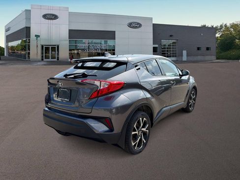 Used 2022 Toyota C-HR XLE FWD image 9