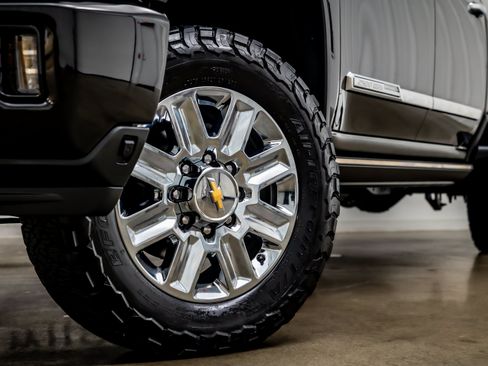 Used 2024 Chevrolet Silverado 2500 High Country w/ High Country Premium Package AWD/4WD image 27