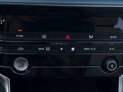 Used 2019 Jaguar XE Premium RWD image 33