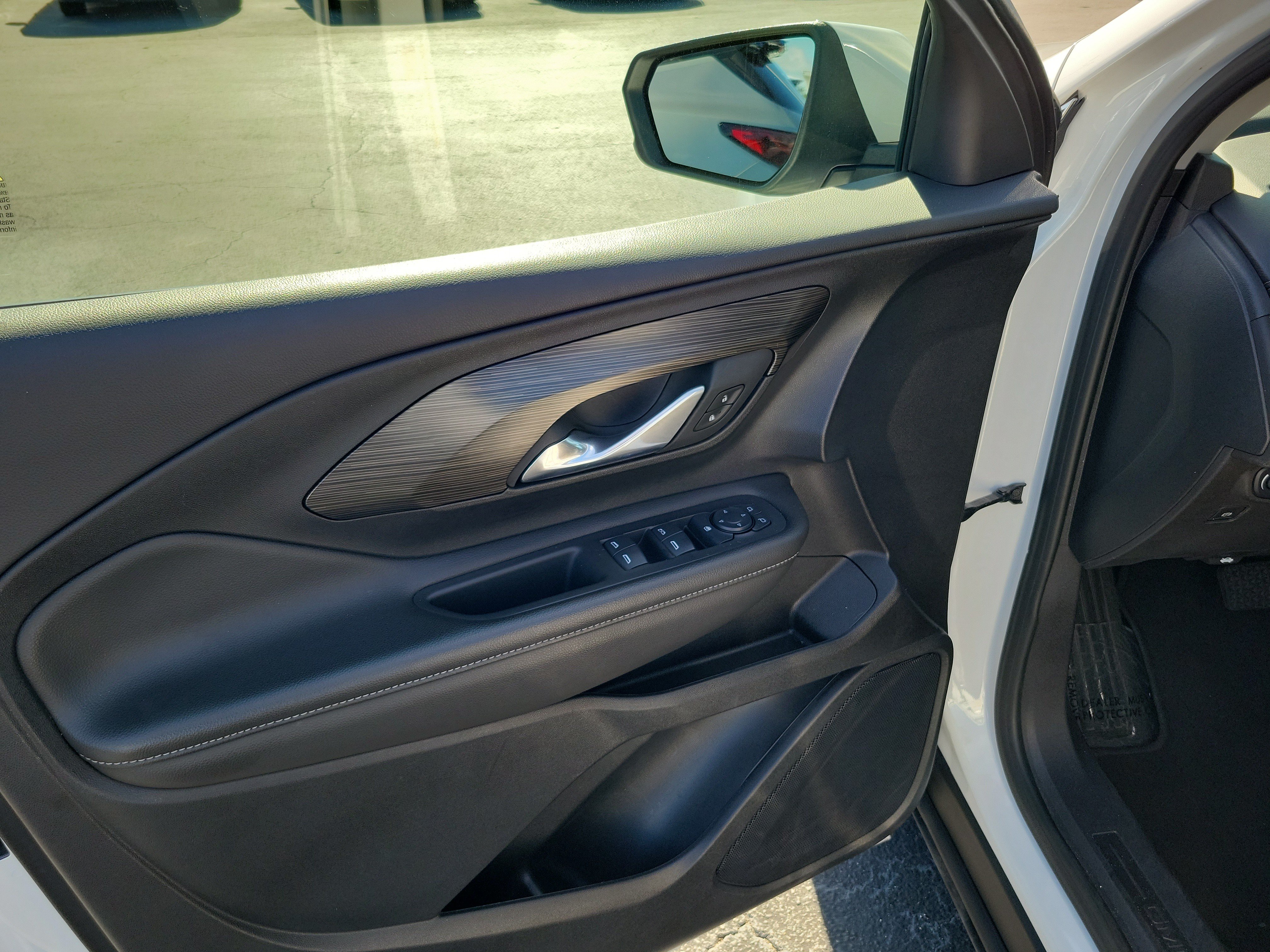 Used 2024 GMC Terrain SLE FWD image 17