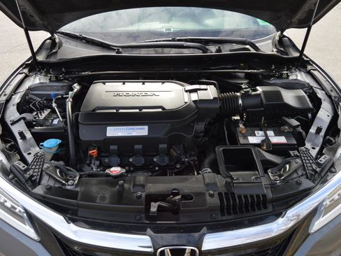 Used 2017 Honda Accord Touring image 19