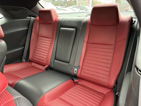 Used 2013 Dodge Challenger SXT image 4