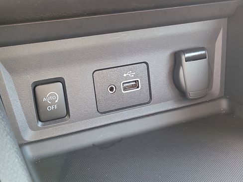 Used 2025 Nissan Sentra S image 23