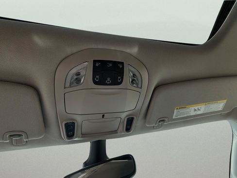 Used 2024 Chrysler Pacifica Limited FWD image 18