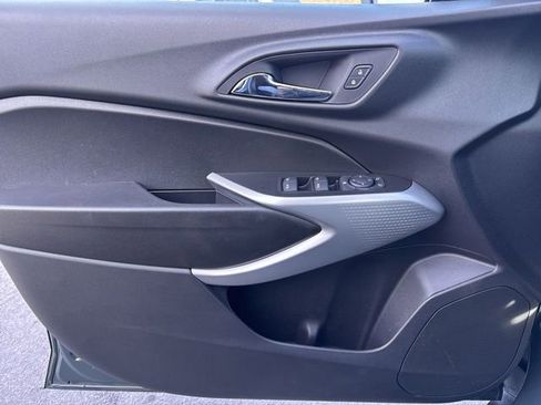 Certified 2025 Chevrolet Trax LS image 20