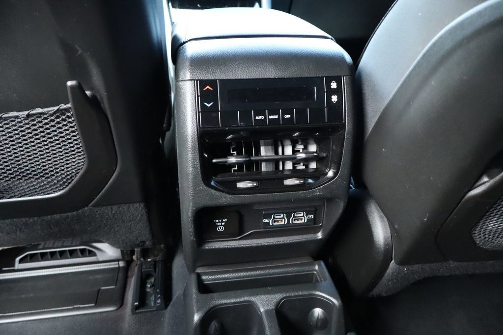 Used 2024 Jeep Grand Cherokee L Altitude RWD image 33