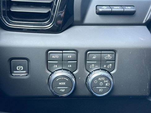 New 2026 GMC Sierra 2500 AT4 w/ AT4 Premium Plus Package AWD/4WD image 18