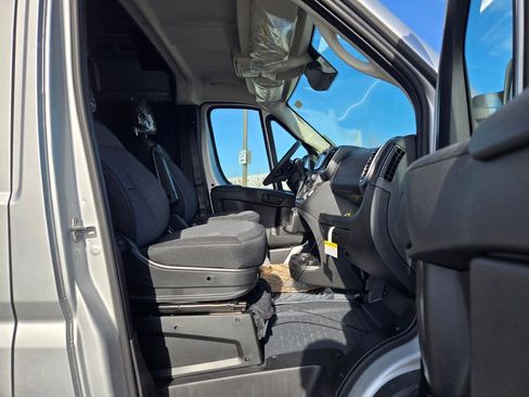 New 2025 RAM ProMaster 2500 w/ Quick Order Package 22G SLT image 4