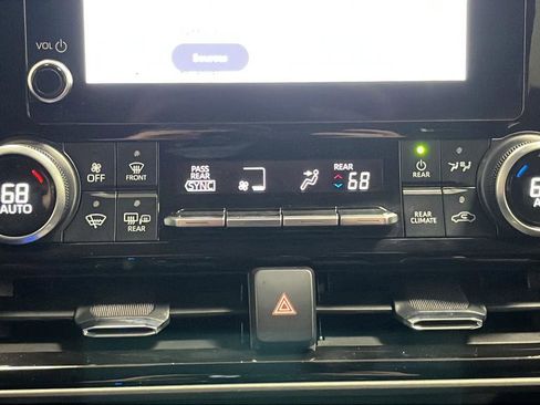 Used 2023 Toyota Highlander LE image 17