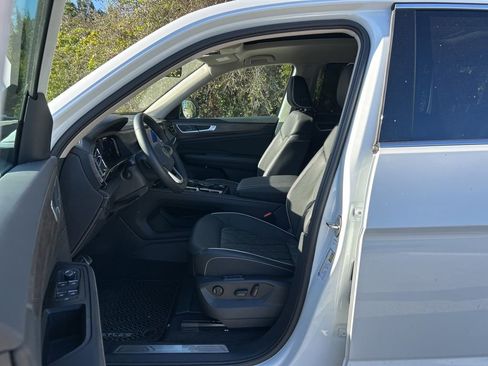 Certified 2025 Volkswagen Atlas SEL Premium R-Line image 15