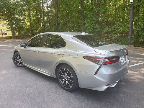 Used 2023 Toyota Camry SE FWD image 4