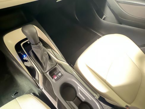 Used 2021 Toyota Corolla LE image 25