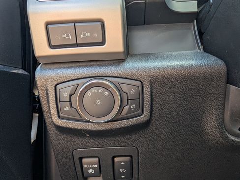 Used 2019 Ford F150 Lariat w/ Equipment Group 502A Luxury AWD/4WD image 32