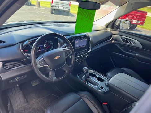Used 2021 Chevrolet Traverse LT image 8