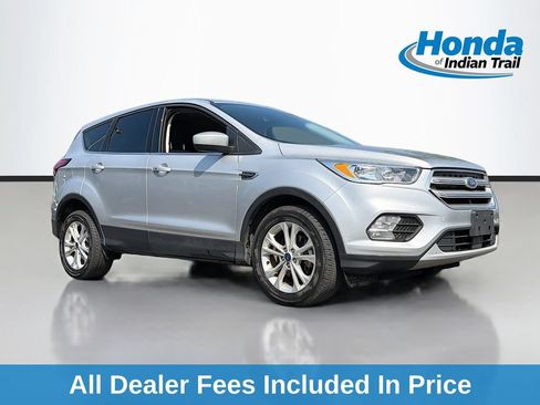 Used 2019 Ford Escape SE FWD image 1