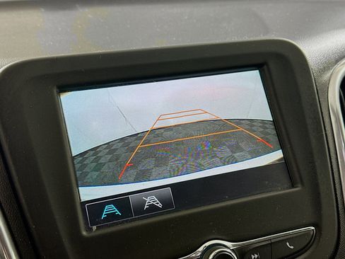 Used 2018 Chevrolet Equinox LT image 22