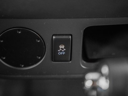 Used 2018 Nissan Frontier S image 23