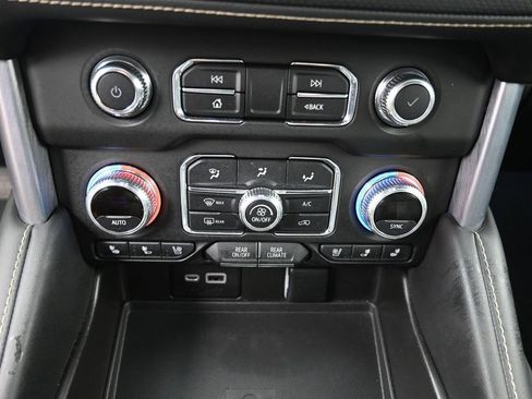Used 2022 GMC Yukon SLT w/ SLT Luxury Package image 14