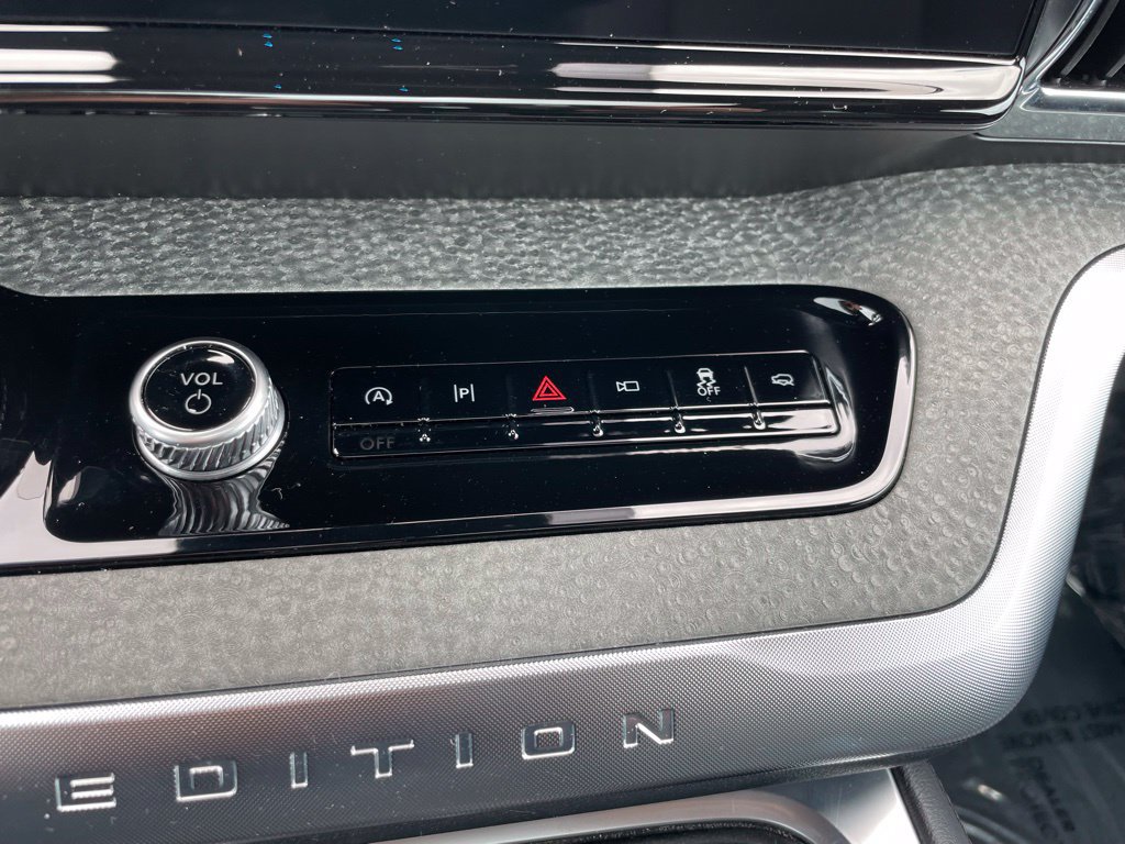 Used 2025 Ford Expedition Tremor AWD/4WD image 12