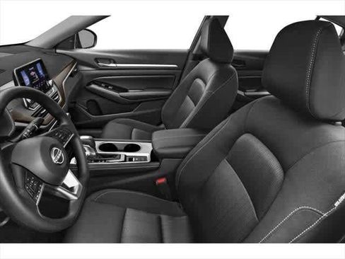 Used 2024 Nissan Altima 2.5 SV image 6