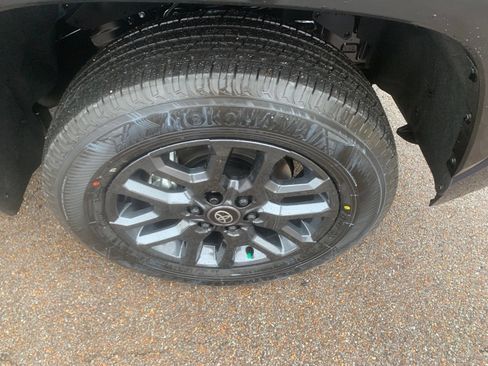 Used 2026 Toyota Tundra Platinum AWD/4WD image 10