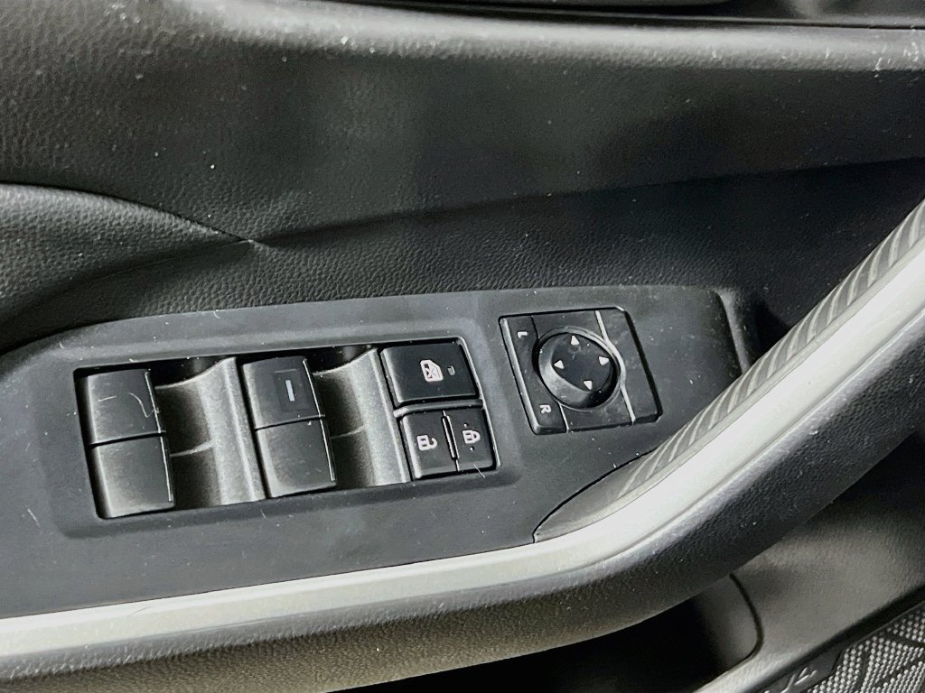 Used 2022 Toyota RAV4 LE FWD image 14
