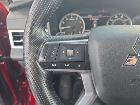 Used 2024 Mitsubishi Outlander SE FWD image 14