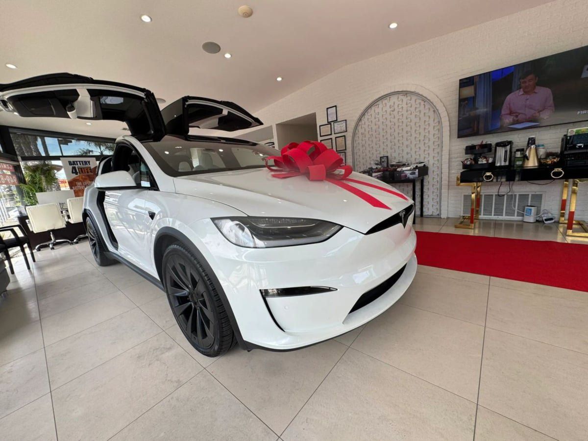 Used 2023 Tesla Model X AWD/4WD image 3