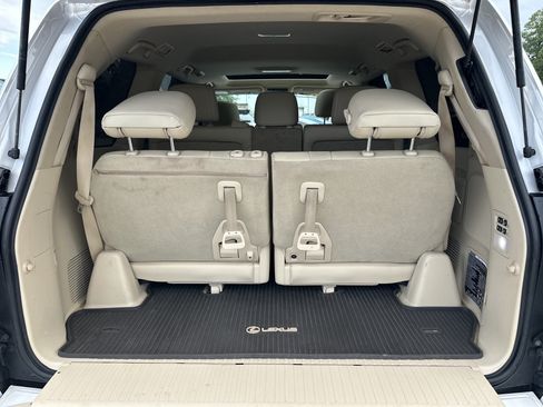 Used 2018 Lexus LX 570 4WD w/ Luxury Package image 19