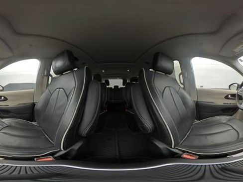 Used 2024 Chrysler Pacifica Limited w/ Trailer Tow Group image 44