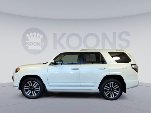Used 2022 Toyota 4Runner Limited AWD/4WD image 2