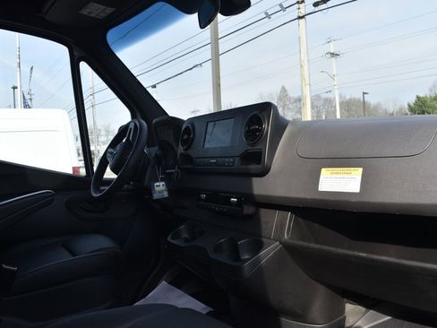 Used 2024 Mercedes-Benz Sprinter 2500 image 16