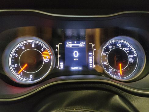 Used 2019 Jeep Cherokee Latitude w/ Popular Appearance Group FWD image 23