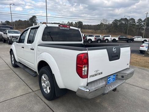 Used 2011 Nissan Frontier SV image 5