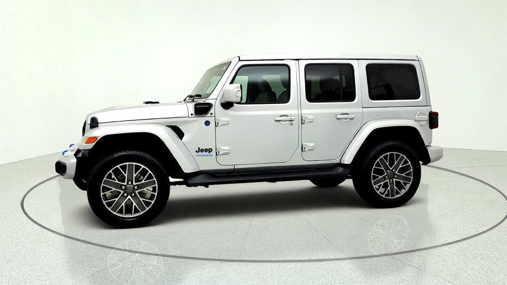 Used 2022 Jeep Wrangler Unlimited Sahara AWD/4WD image 8